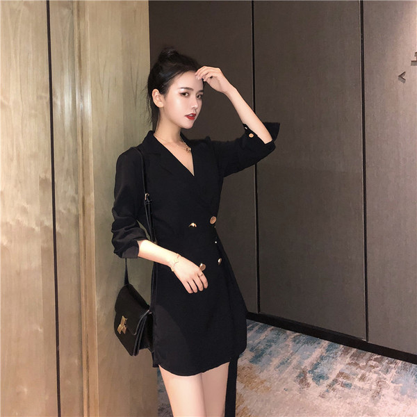 Elegáns, gombos női ruha fekete