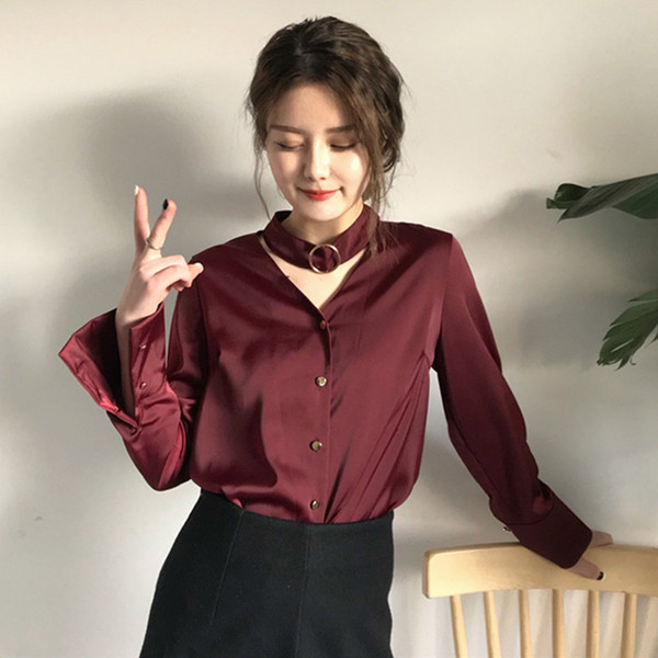 Elegáns női ing fém csattal