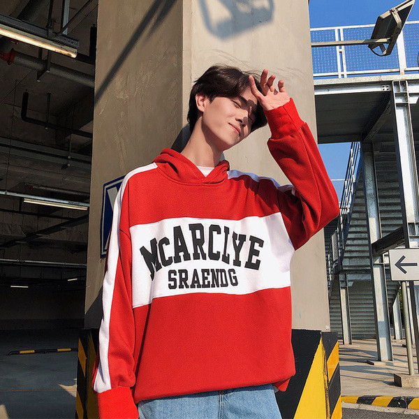 Alkalmi férfi pulóver kapucnival, kék és piros színben