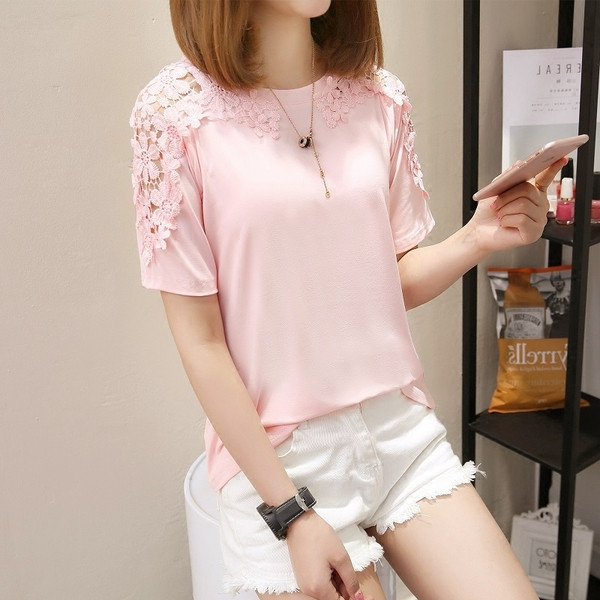 Bluză de damă cu mâneci scurte și dantelă cu decolteu O și pe umeri în trei culori