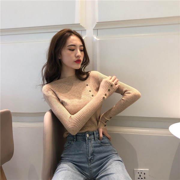 Modern női blúz fém fűzőlyukakkal, különböző színekben