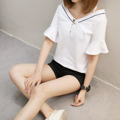 Μοντέρνα γυναικεία μπλούζα με ντεκολτέ σε σχήμα V και φαρδιά μανίκια