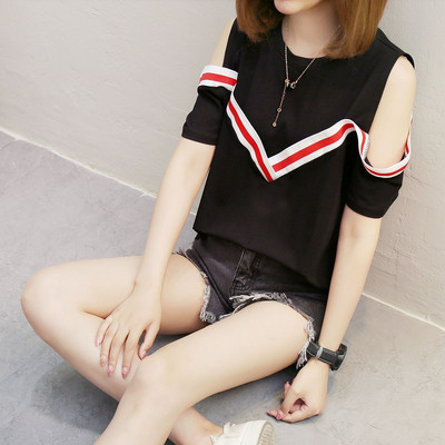 Γυναικεία μπλούζα με  κοντό μανίκι σε λευκό και μαύρο χρώμα 