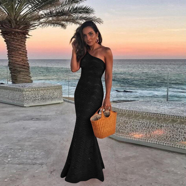 Modern női ruha hosszú modell fekete színben