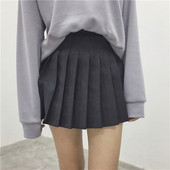 Семпла дамска къса пола в черен цвят