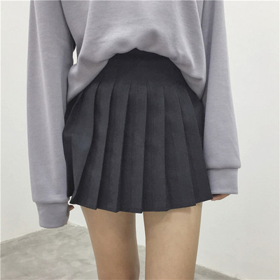 Семпла дамска къса пола в черен цвят