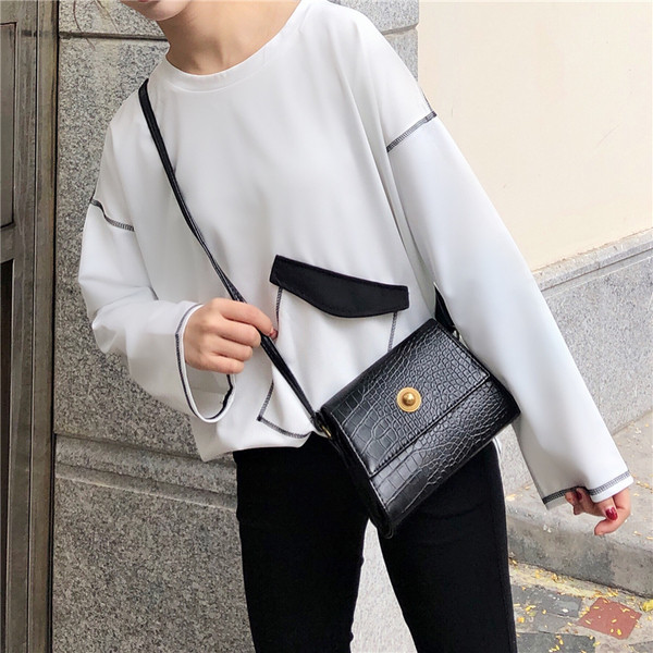 Lezser női blúz dekor zsebbel, két színben