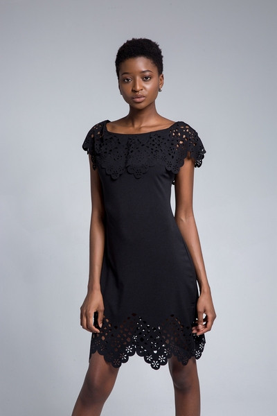 Modern női ruha rövid ujjú fekete és piros színben