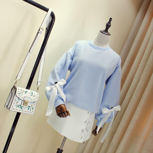 Μοντέρνα γυναικεία μπλούζα σε μπλε και ροζ χρώμα και κορδόνια στα  μανίκια