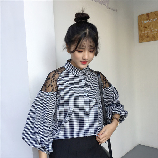 Modern női ing csipkével a vállán három színben