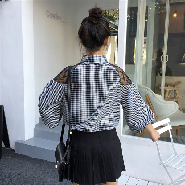 Modern női ing csipkével a vállán három színben