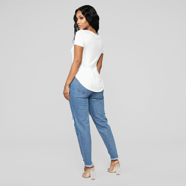 Μοντέρνα γυναικεία τζιν με ψηλή μέση και σκισμένα μοτίβα