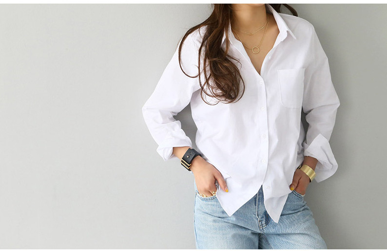 Κλασικό γυναικείο πουκάμισο με  τσέπη σε λευκό χρώμα