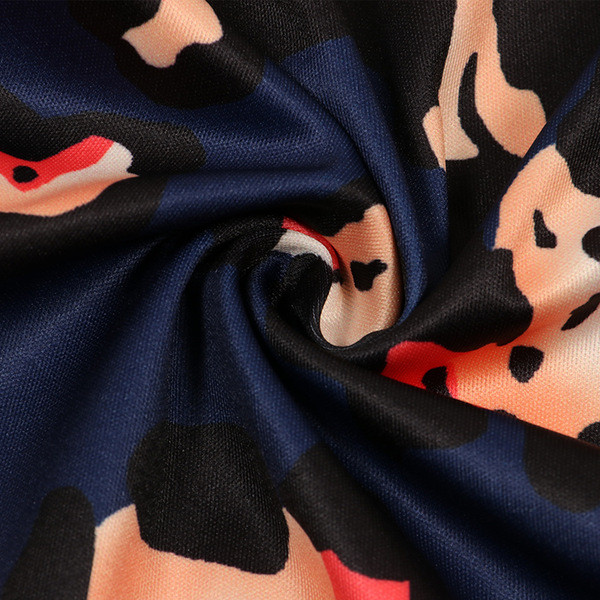 Stílusos női ruha színes motívummal, lótusz ujjakkal