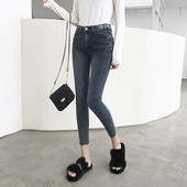 Kényelmes női farmernadrág kék színben