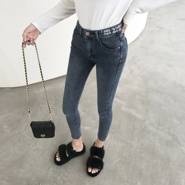 Kényelmes női farmernadrág kék színben