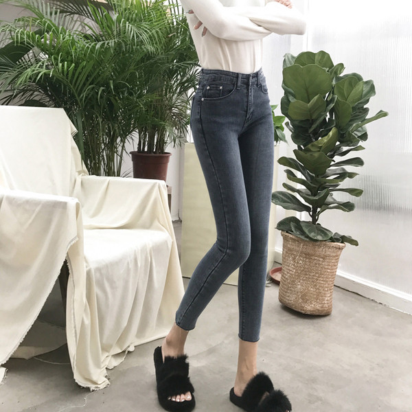 Kényelmes női farmernadrág kék színben