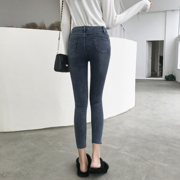 Kényelmes női farmernadrág kék színben