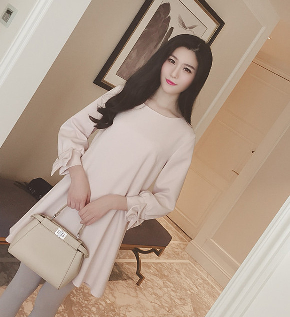 Stílusos női ruha ujján szalaggal, két színben