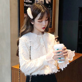 Stílusos női pehelymellény csipke elemekkel