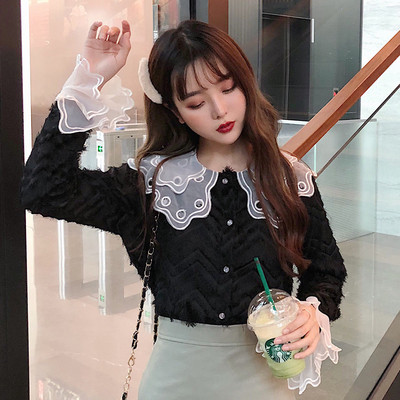 Stílusos női pehelymellény csipke elemekkel