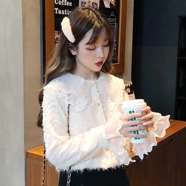 Stílusos női pehelymellény csipke elemekkel