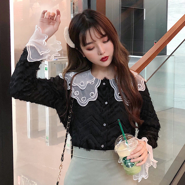 Stílusos női pehelymellény csipke elemekkel