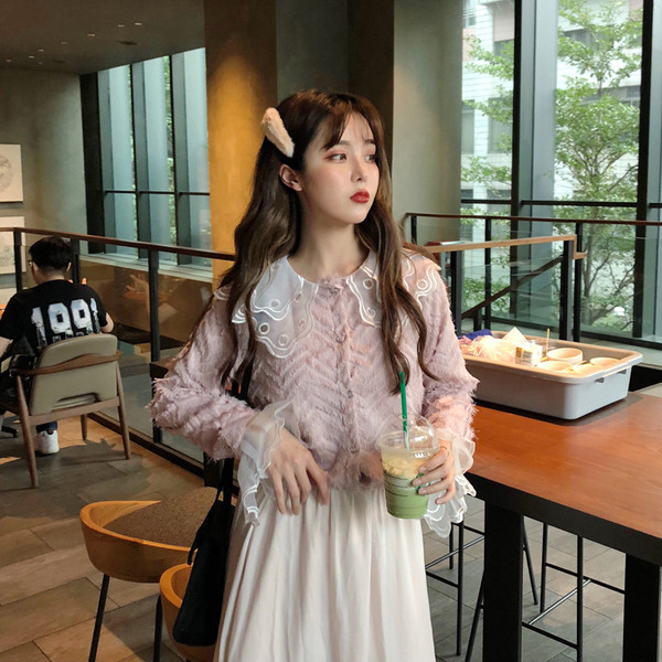 Stílusos női pehelymellény csipke elemekkel