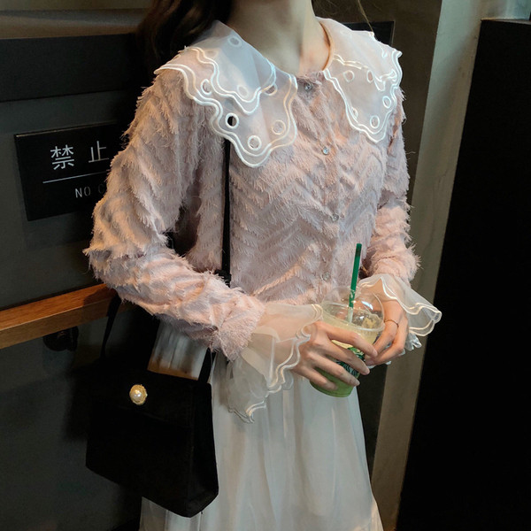 Stílusos női pehelymellény csipke elemekkel