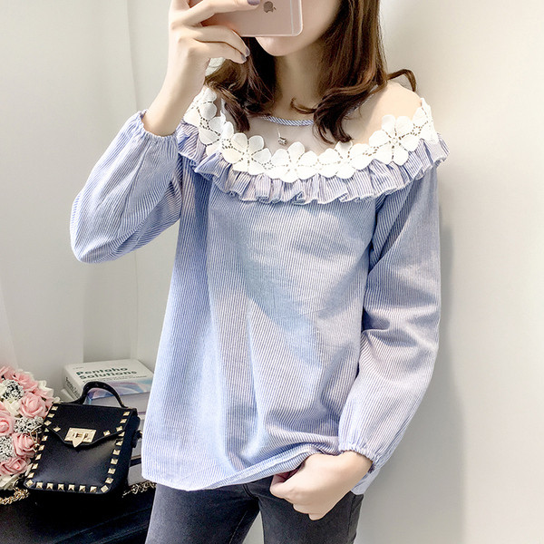Csíkos női ing kék csipkével
