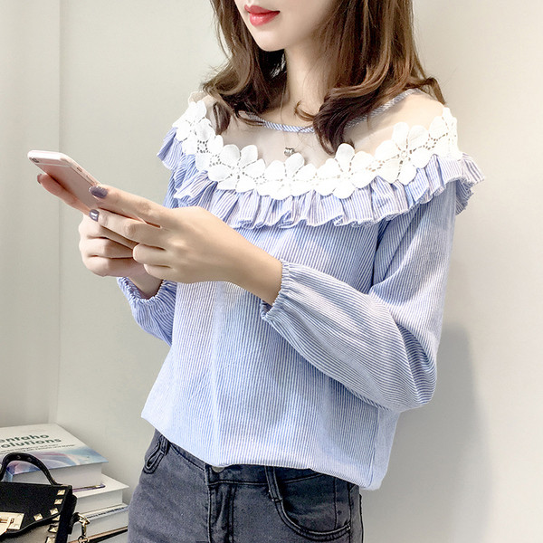 Csíkos női ing kék csipkével