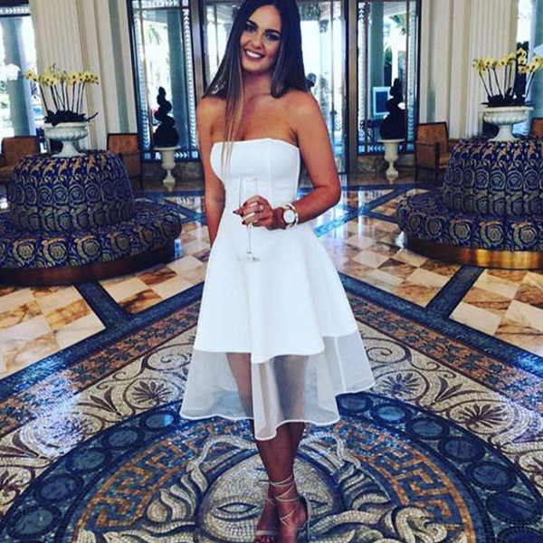 Új modell női ruha szabású modell, tüll fehér színben