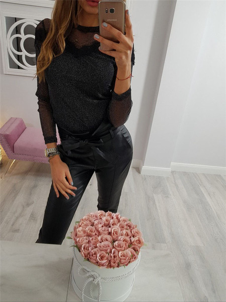 Γυναικεία γυαλιστερή μπλούζα με μακριά μανίκια δαντέλα σε μαύρο χρώμα