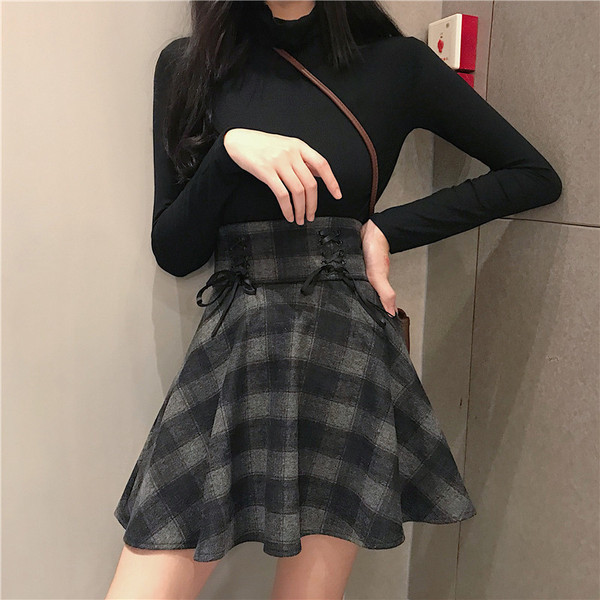 Modern női szoknya magas derékkal és nyakkendővel