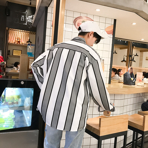 Férfi modern ing széles modell szürke és kék színű zsebbel