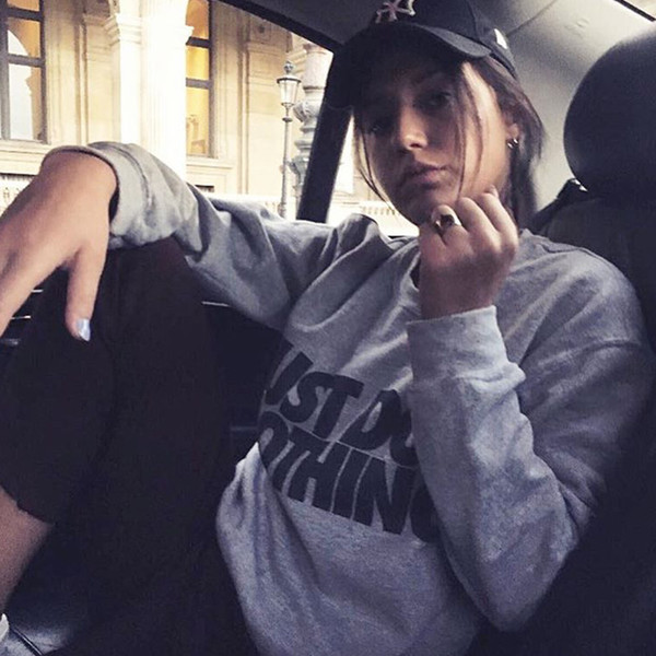 Női sportblúz, hosszú ujjal, szürke felirattal