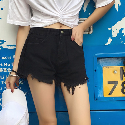 Модерни дамски къси панталони с накъсани елементи в черен цвят