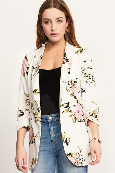 Női tavaszi kabát fehér színben, virágos motívumokkal