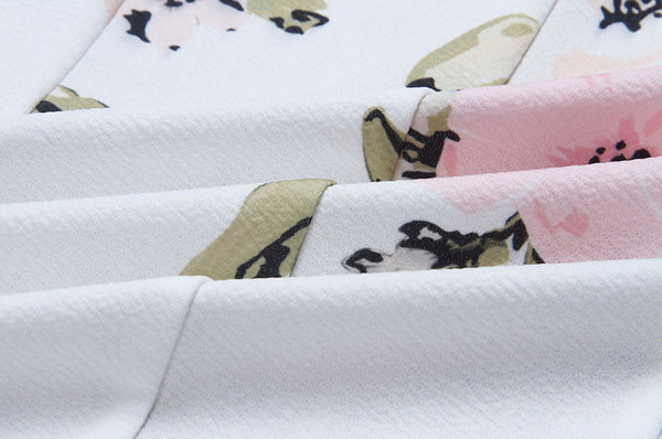 Női tavaszi kabát fehér színben, virágos motívumokkal