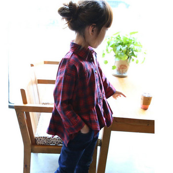 Ένα μοντέρνο παιδικό πουκάμισο για κορίτσια σε ευρύ στυλ