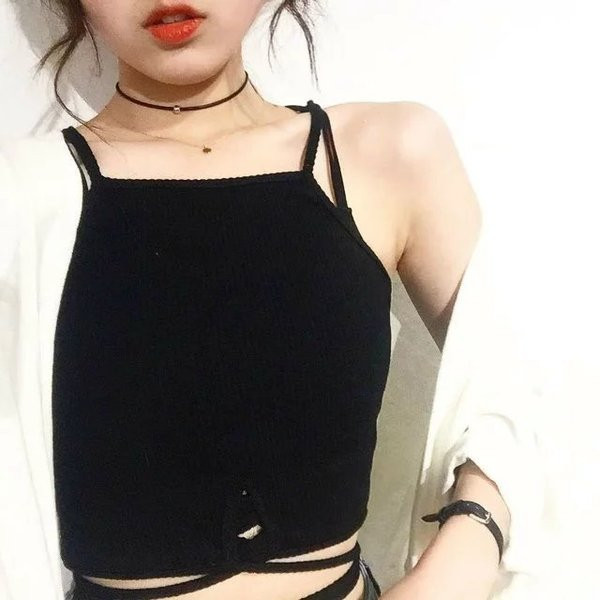 Hétköznapi női felső, keresztkötővel