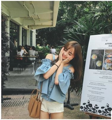 Modern női ing nyitott vállú kék színben