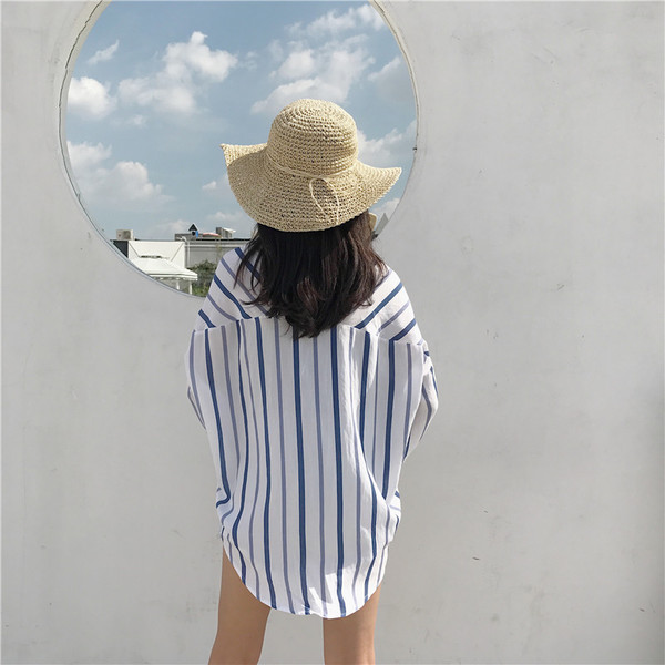 Modern csíkos női ing fehér színben