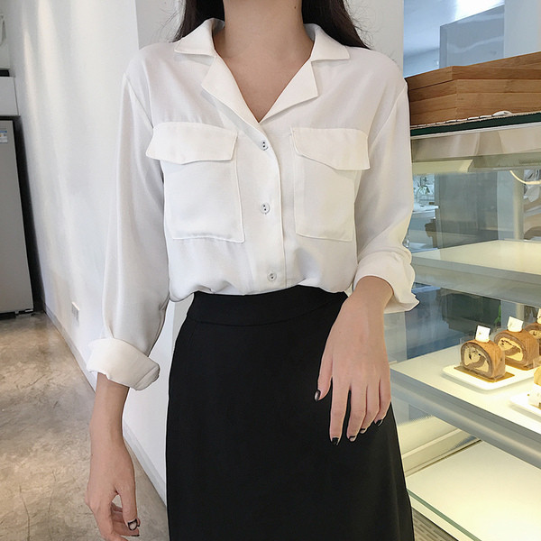 Elegáns női ing zsebekkel, két színben