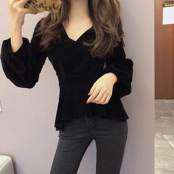 Stílusos női aszimmetrikus fekete blúz, hátul cipzárral