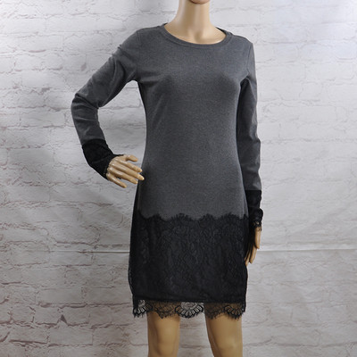 Modern női ruha csipkével és hosszú ujjú szürke színben