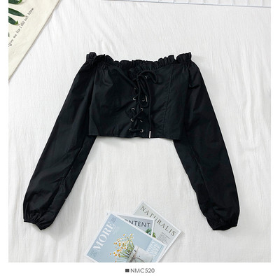 Lezser női rövid blúz széles ujjakkal és megkötősekkel