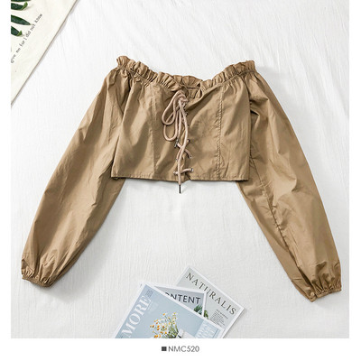 Lezser női rövid blúz széles ujjakkal és megkötősekkel