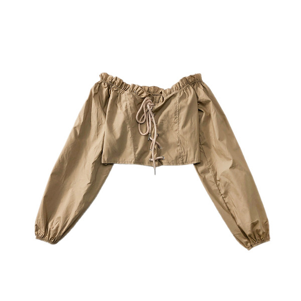 Lezser női rövid blúz széles ujjakkal és megkötősekkel