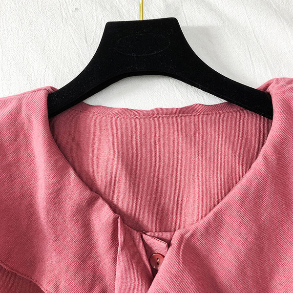 Modern női ing gumival az ujjakon